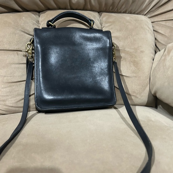 Coach Black and Gold Leather Tag - Picture 2 of 6